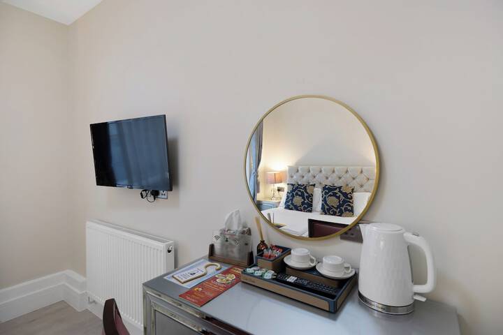 Room 28 of 90
