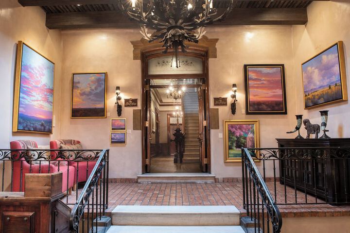 Lobby lounge