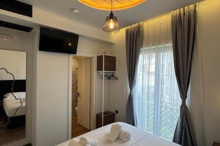 Room 8 of 37