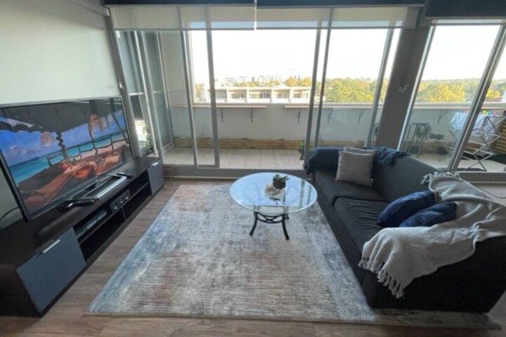 Room 5 of 17