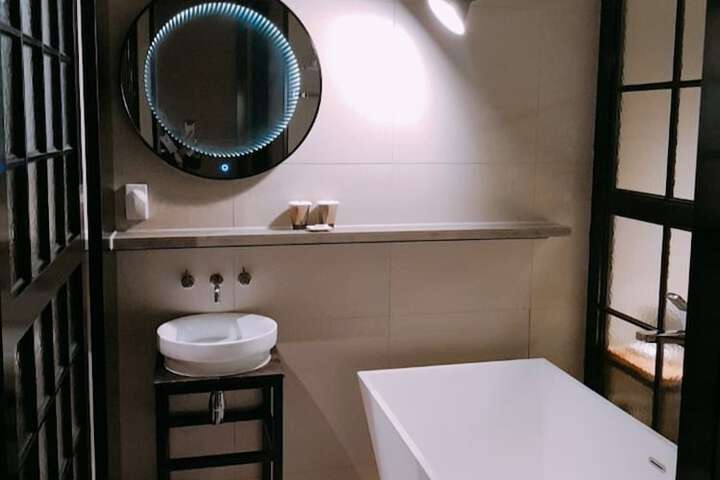 Room 25 of 47