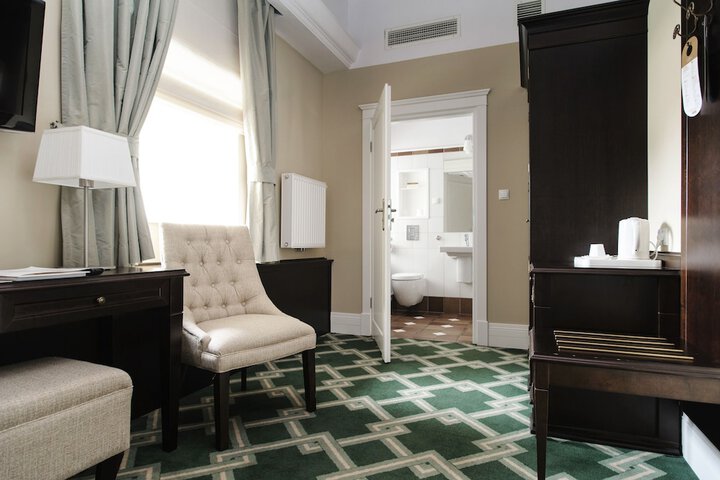 Room 28 of 89