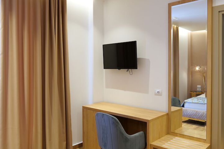 Room 9 of 74