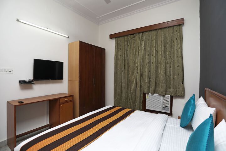 Room 4 of 4