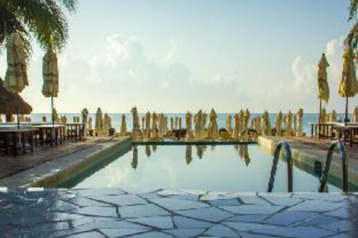 Hotel Pool