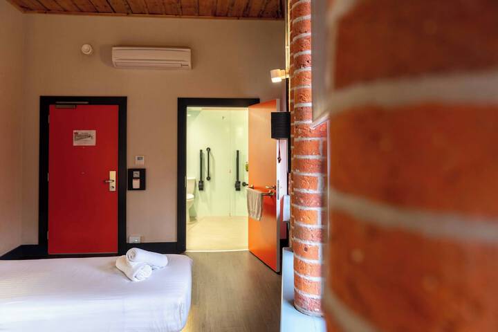 Room 38 of 53