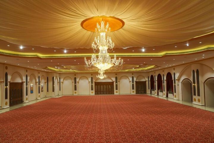 Ballroom/Hall 15 of 19