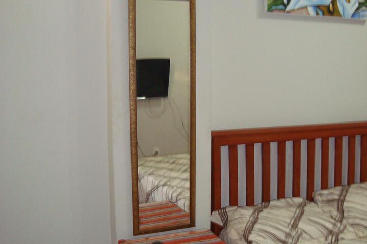 Room 6 of 33