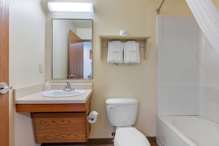 Double Accessible Queen Size Bed (1 of 19)