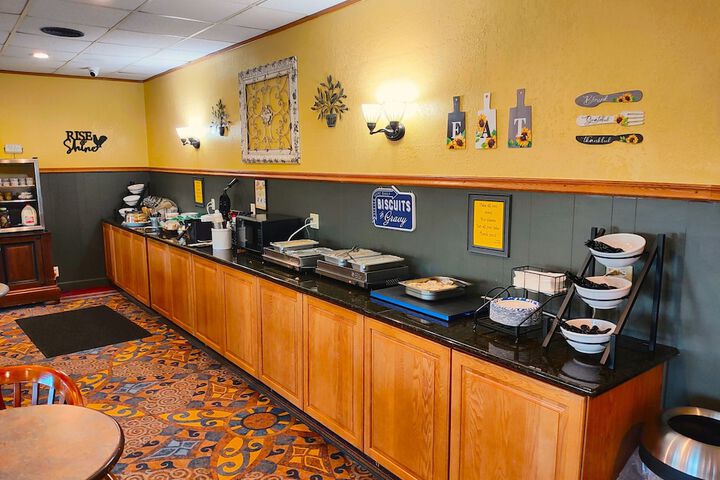 Breakfast/Coffee Service 46 of 52