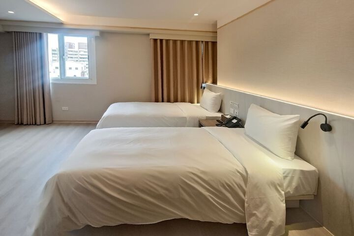 Room 10 of 37