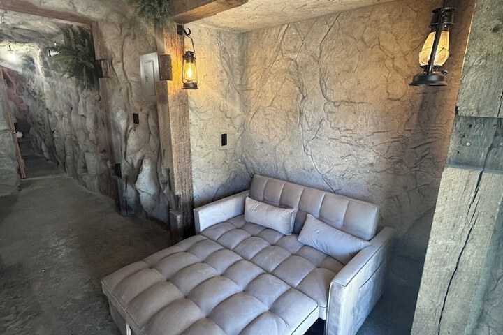 Room 14 of 28
