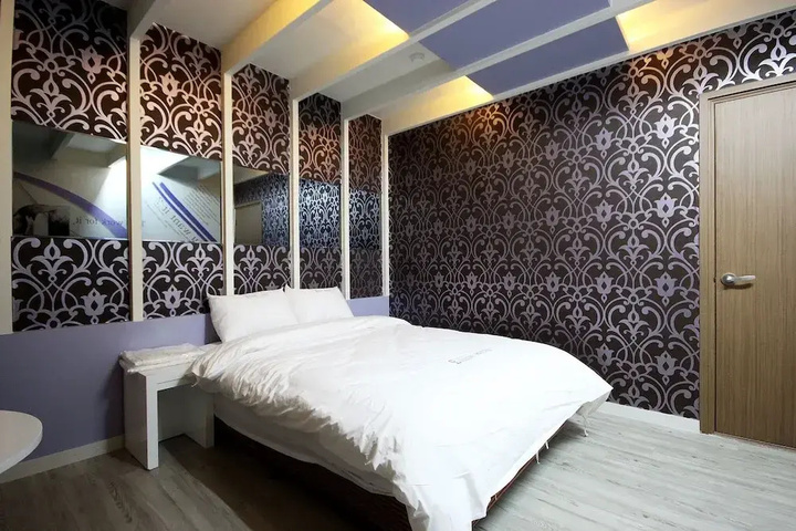 Room 21 of 21