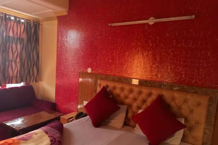 Room 9 of 21