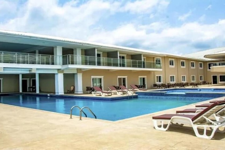 Pool 16 of 25