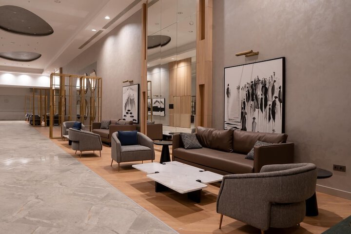 Entrance & Lobby