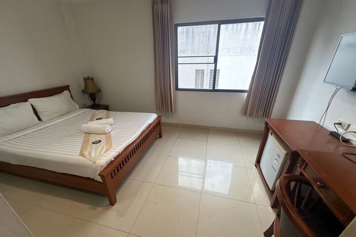 Room 5 of 31