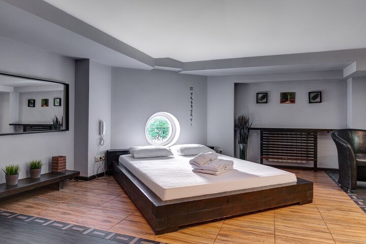 Room 7 of 36