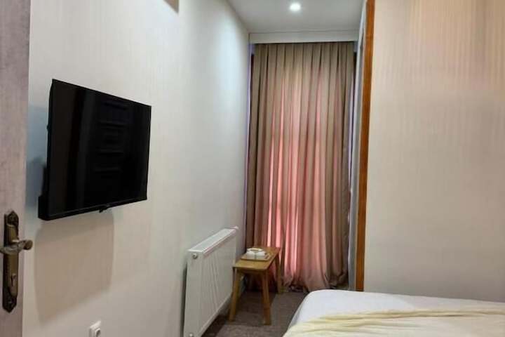 Room 8 of 42
