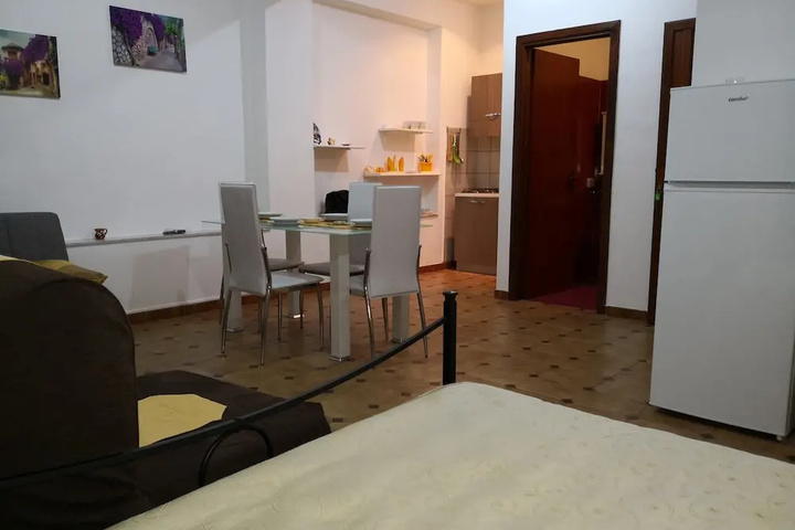 Room 2 of 10