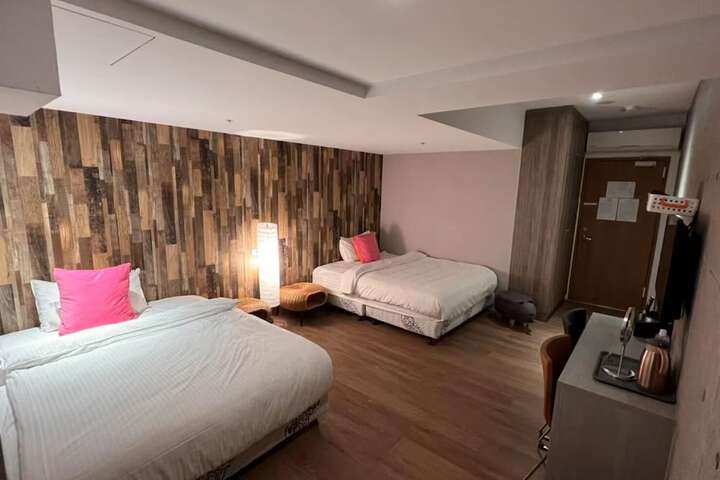 Room 8 of 44
