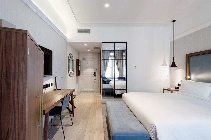 Room 18 of 113