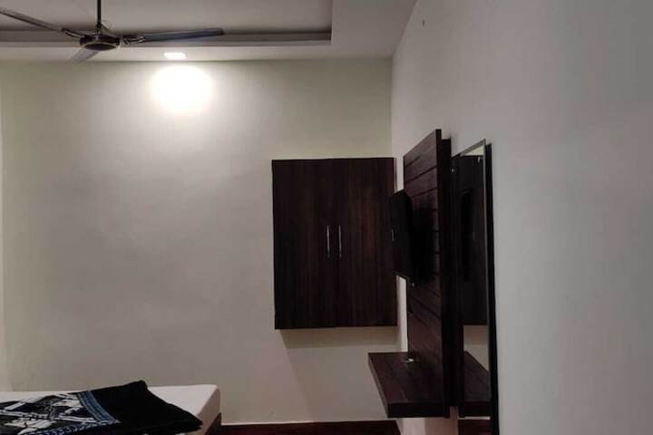 Room 5 of 14