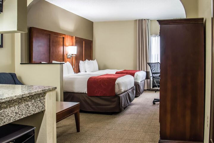 Suite 2 Queen Beds (10 of 16)