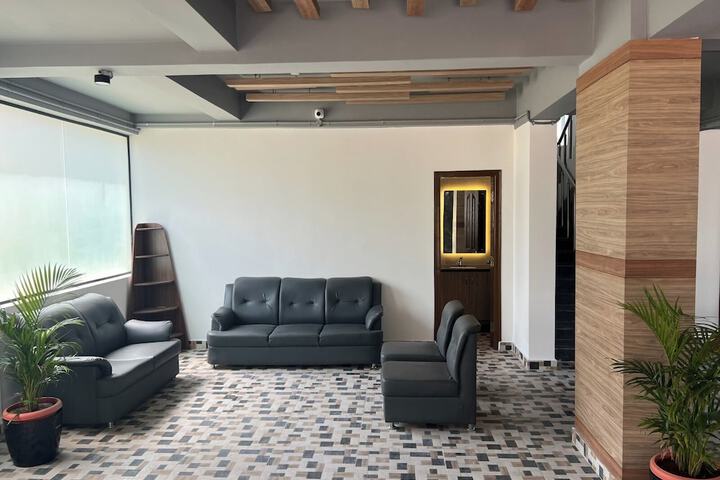 Room 6 of 9