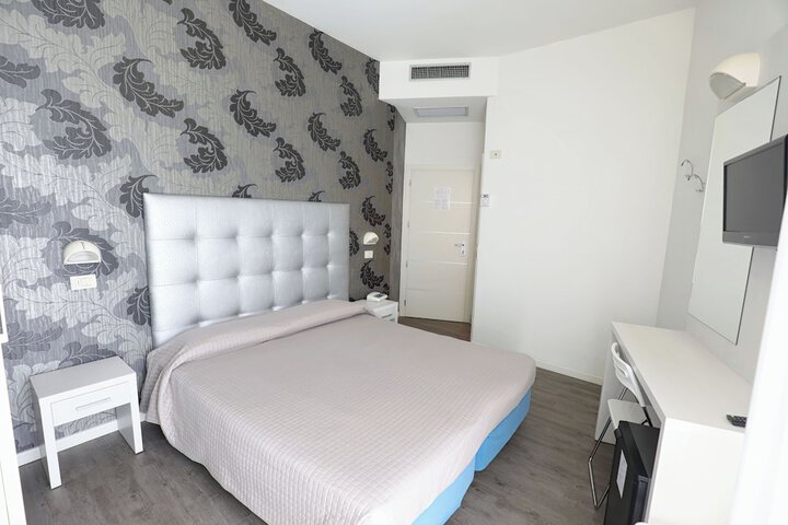 Room 17 of 47