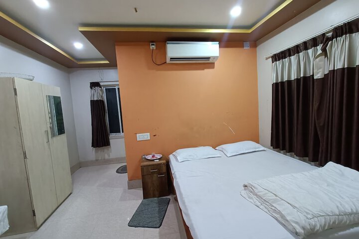 Room 5 of 13