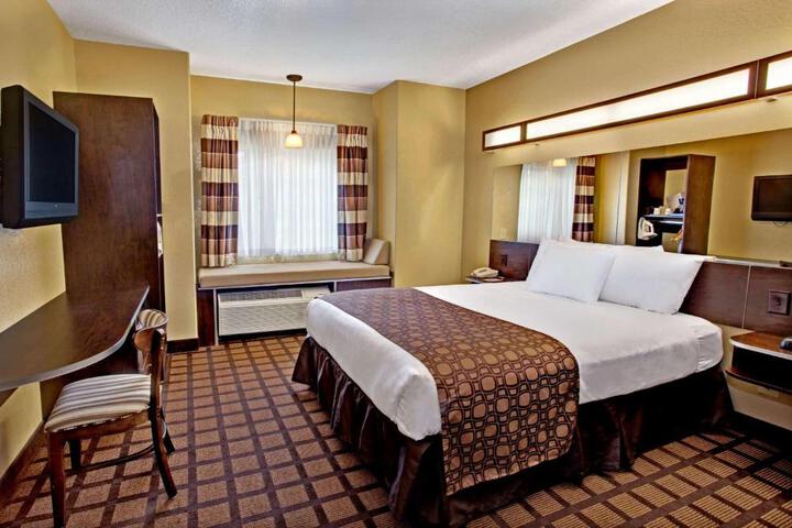 1 Queen Bed (13 of 14)