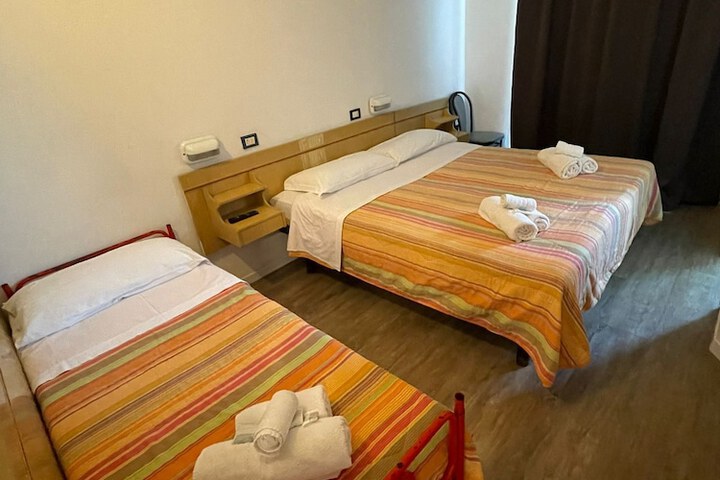 Room 10 of 17