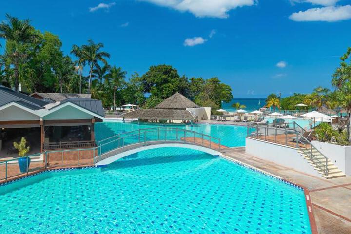 Pool 4 of 23