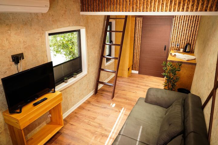 Room 5 of 23