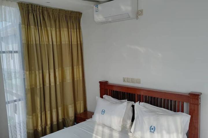 Room 8 of 25