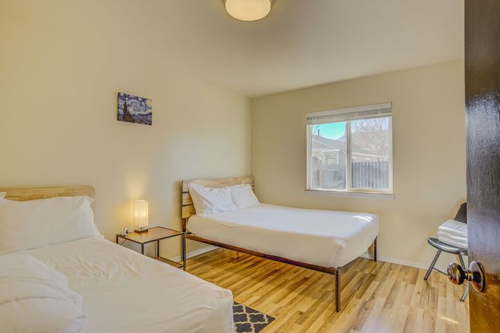 Room 2 of 33