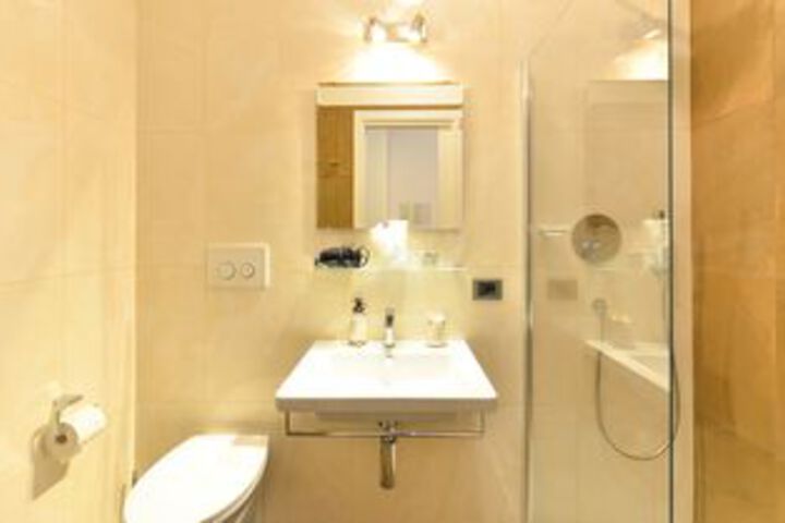 Room 4 of 36