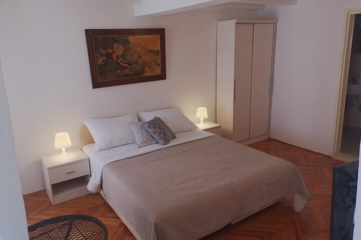 Room 2 of 24
