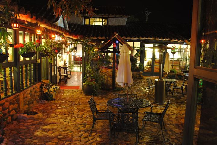 Hotel Exterior 44 of 50