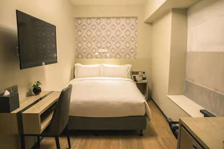 Room 8 of 24