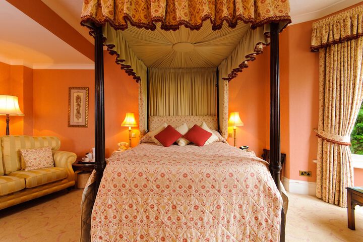 Room 10 of 20