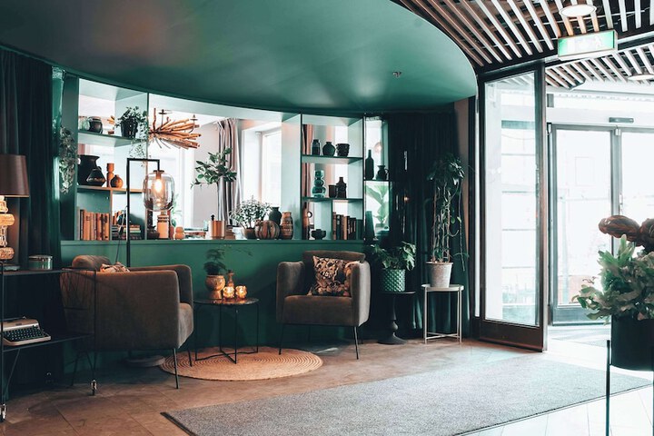 Guest Lobby