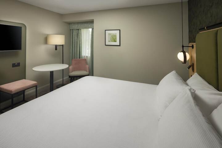 Room 51 of 179