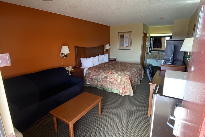 1 King Bed (1 of 12)