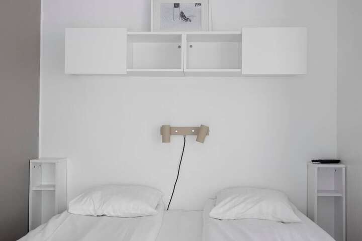Room 302 of 865