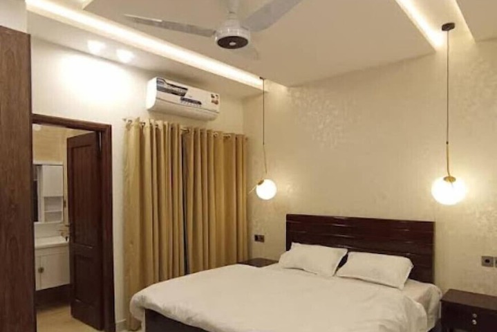 Room 10 of 17