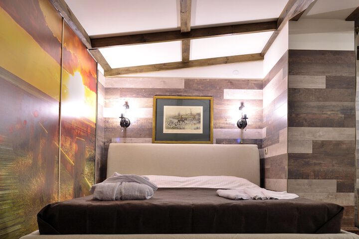 Room 8 of 27