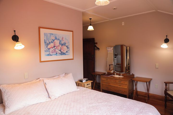 Room 8 of 170