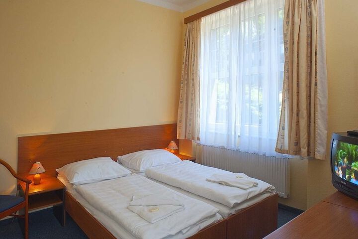 Room 3 of 43